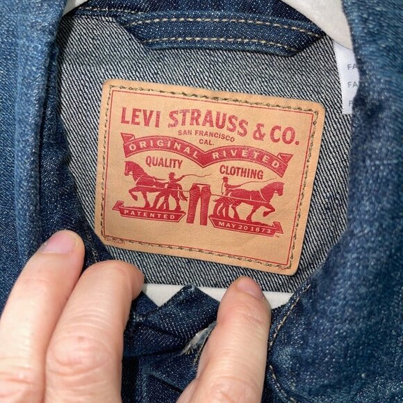 Levi's Women's Denim Trucker Jacket Blue Size Small Pure Cotton Cuffs Buttons - Picture 4 of 15